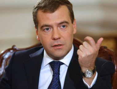 Ντμίτρι Μεντβέντεφ: «Η αμερικανική επίθεση ήταν εκατοστά μακριά από την σύγκρουση με την Ρωσία»